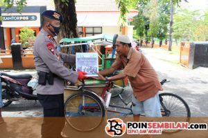 Lagi, Brimob Parepare Bagi Sembako Pada Pemulung dan Tukang Becak