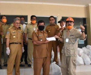 Masyarakat Kepulauan Mamuju Terima Paket Sembako