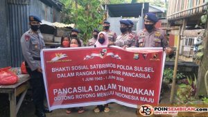 Peringati Hari Lahir Pancasila, Brimob Parepare Berbagi Sembako