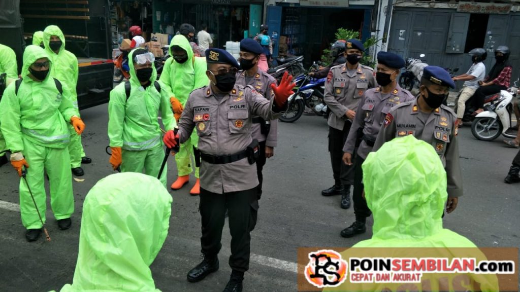 Sambut HUT Bhayangkara ke-74, Brimob Parepare Gelar Penyemprotan Disinfektan