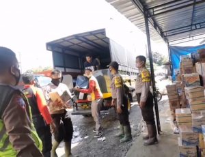 Polres Parepare Bantu Sembako Korban Bencana Banjir di Luwu Utara