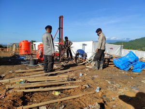 Brimob Kerjasama PT FMC Buat Sumur Bor Untuk Korban Banjir