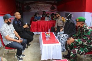 Bareng TNI, Brimob Parepare Luncurkan Program BRAIN di Kampung Mandar