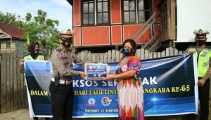 HUT Lantas Ke-65, Satlantas Polres Parepare Bagikan Ratusan Paket Sembako dan Masker