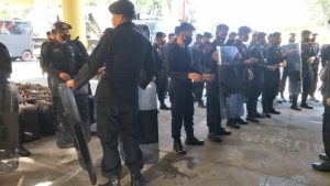 1 SSK Batalyon B Pelopor Siaga di DPRD Sulsel. Danyon : Kedepankan Sikap Humanis