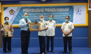 Majene Terima Plakat Atas Opini WTP Lima Kali Berturut-turut dari Kemenkeu