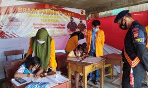 Di Parepare, Mahasiswa dan Brimob Kerjasama Cerdaskan Anak Bangsa