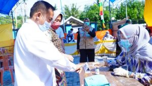 Wakil Bupati Majene dan Keluarga Mencoblos di TPS 1 Lingkungan Battayang
