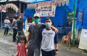 Meski Gerimis, Warga Jampue Barru Antusias Mencoblos di TPS 03