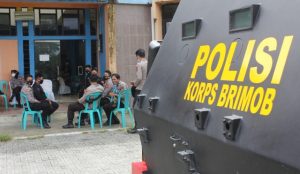 Batalyon B Pelopor dan Brimob Nusantara Amankan Rapat Sidang Pleno Terbuka KPUD Barru