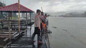Lagi, SAR Brimob Parepare Patroli di Kawasan Rawan Banjir