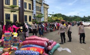 Bhayangkari Daerah Sulbar Salurkan Sembako Kepada Pengungsi