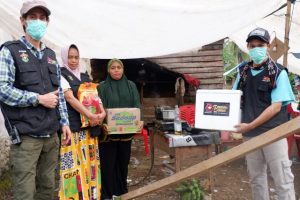 Tim Ikatek Unhas Suplai Dapur Umum di Desa Sambabo Ulumanda Majene