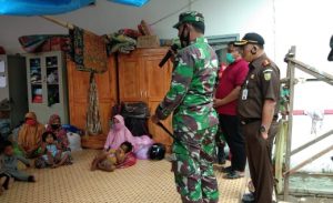 Ibu Bayi 21 Hari di Pengungsian Balanipa Terharu, Dandim, Kajari dan PN Polman Membantunya