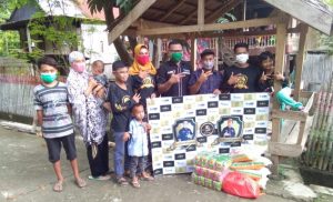 Komunitas GoBlock Kingdom Bagikan Sembako Kepada Korban Gempa yang Mengungsi di Campalagian