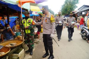 Cegah Covid-19, Polres Toraja Utara Bagikan 10 Ribu Masker Kepada Masyarakat