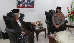 Kabid Humas Polda Sulsel Secara Khusus Minta Doa ke AGH KH Sanusi Baco