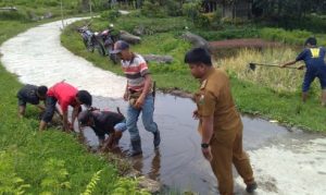 IMSAT Gelar Baksos di Baruppu’, Salurkan Bibit Tanaman Hias