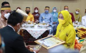 Dinilai Berprestasi, 6 SKPD di Parepare Diberikan Award