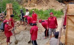 Mahasiswa UKIT yang KKN di Buntupepasan Bangun Gapura Permanen, Ini Harapannya.