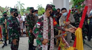 Pangdam XII/Tanjungpura dan Kapolda Kalteng Dianugerahi Gelar Adat Dayak