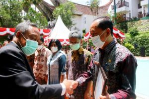 Setelah Menjabat Lima Tahun, Bupati dan Wabup Toraja Utara Serah Terima Jabatan
