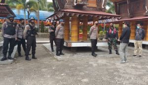 194 Personil Polres Toraja Jaga Ketat 33 Gereja di Tana Toraja