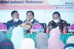Bupati Majene Lukman : Kalau Ada yang Bisa Produksi Kue (Coklat), Bawa ke Rujab, Saya Beli