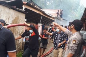 Diduga Akibat Korsleting Listrik, Dua Rumah di Rante Pasele Hangus Dilalap Api