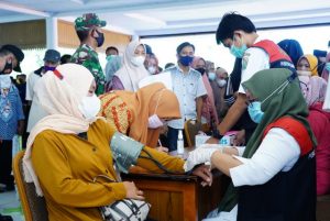Vaksinasi Massal di Pendopo Majene, 800 Masyarakat Jadi Target