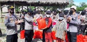 Jelang Hari Bhayangkara ke-75, Polres Pasangkayu Baksos di Dusun Ponje  Polewali