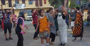 Futsal Bergengsi di Toraja Mainkan Bola Gunakan Daster dan pemainnya Bermake Up