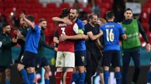 Italia Melangkah ke Perempat Final dengan Susah Payah