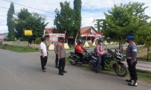 Polsek Pasangkayu Perketat Prokes Kepada Pengendara R2 dan R4 di Jalan Andi Depu