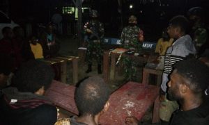 TNI Tangkap 14 Warga Papua Nugini, Pelintas Batas Ilegal. Satu Butir Amunisi Diamankan
