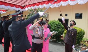 Tangis Haru Warnai Tradisi Pelepasan AKBP Leo H.Siagian S.I.K., M.Sc