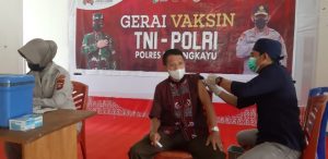 Si Dokkes Polres Pasangkayu Vaksinasi 115 Warga