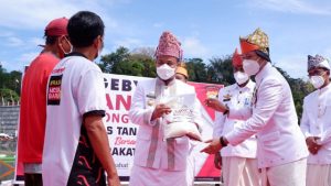 Polres Tana Toraja Salurkan 1.000 Karung Beras Kepada Masyarakat Terdampak Covid