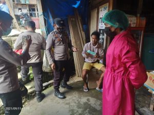Tim Mobile Covid-19 Polres Tana Toraja Swab Warga yang Beraktivitas di Tempat Umum