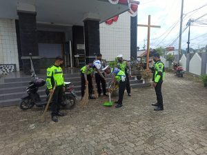 Sambut Hari Lalu Lintas ke-66, Sat Lantas Polres Toraja Utara Gelar Bakti Sosial