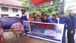 Eva Stevany, Anggota DPR RI Fraksi Nasdem Salurkan Bantuan Sembako untuk Korban Banjir di Walenrang Utara
