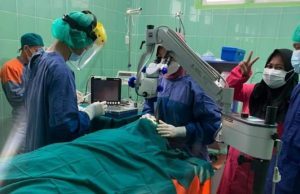 Maknai Hari Kemerdekaan RI, RSUD Majene Lakukan Operasi Mata Perdana
