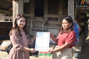 Eva Stevany Rataba  Tinjau Daerah Terpencil di Tator