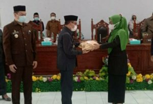 Bupati Majene Serahkan Ranperda Perubahan APBD 2021 Kepada DPRD