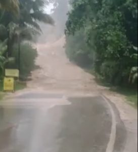 Butuh Waktu Dua Jam Setengah, Longsor di Lombo’na Kembali Bisa Dilalui Kendaraan