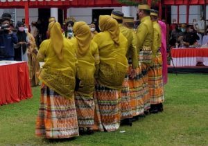 Cantiknya Sarung Cura’ La’ba Taeng pada HUT Gowa ke-701