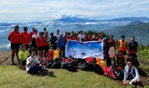 HUT ke-2 Komunitas Runtoraja Gelar Baksos di Gunung Sesean