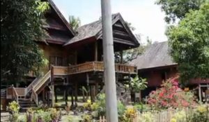Memprihatinkan, Kondisi Rumah Adat Atakkae Tak Terawat, Kotoran Sapi Berserakan