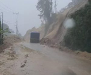 Waspada, Hujan Deras di Titik Longsor Jalan Poros Majene Mamuju di Sangiang