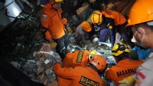 Tim SAR Gabungan Berhasil Evakuasi Satu Korban Renovasi Masjid Suhada Mamuju